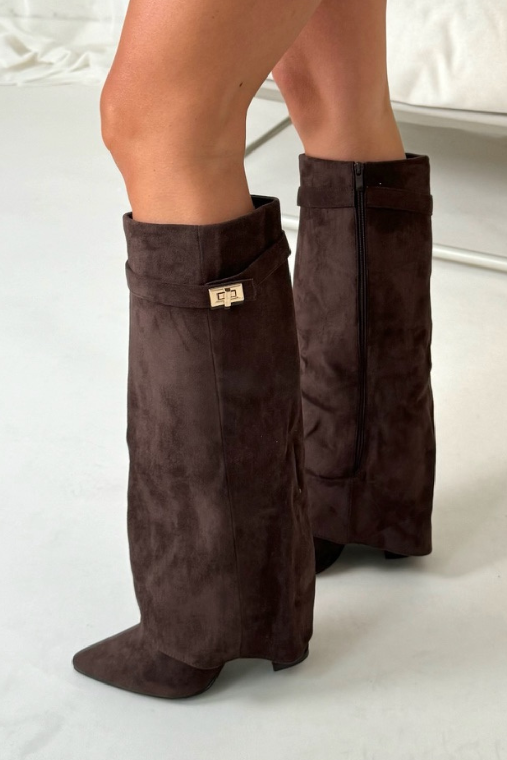 Bottes hautes en suède pour femmes avec bout pointu et talon carré 7