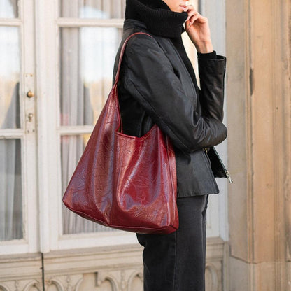 Women's Vegan Leather Shoulder Bag with Semi-Circular Design for 13 Inch Macbook - Elegant and Practical