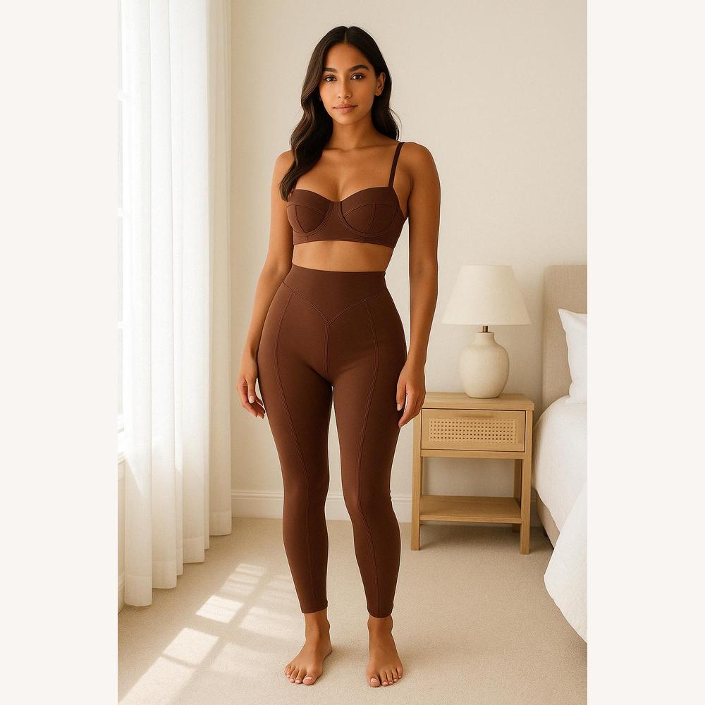 Trendy Women's Sports Set with Structured Sports Bra and High-Waisted Leggings - Comfort and Style