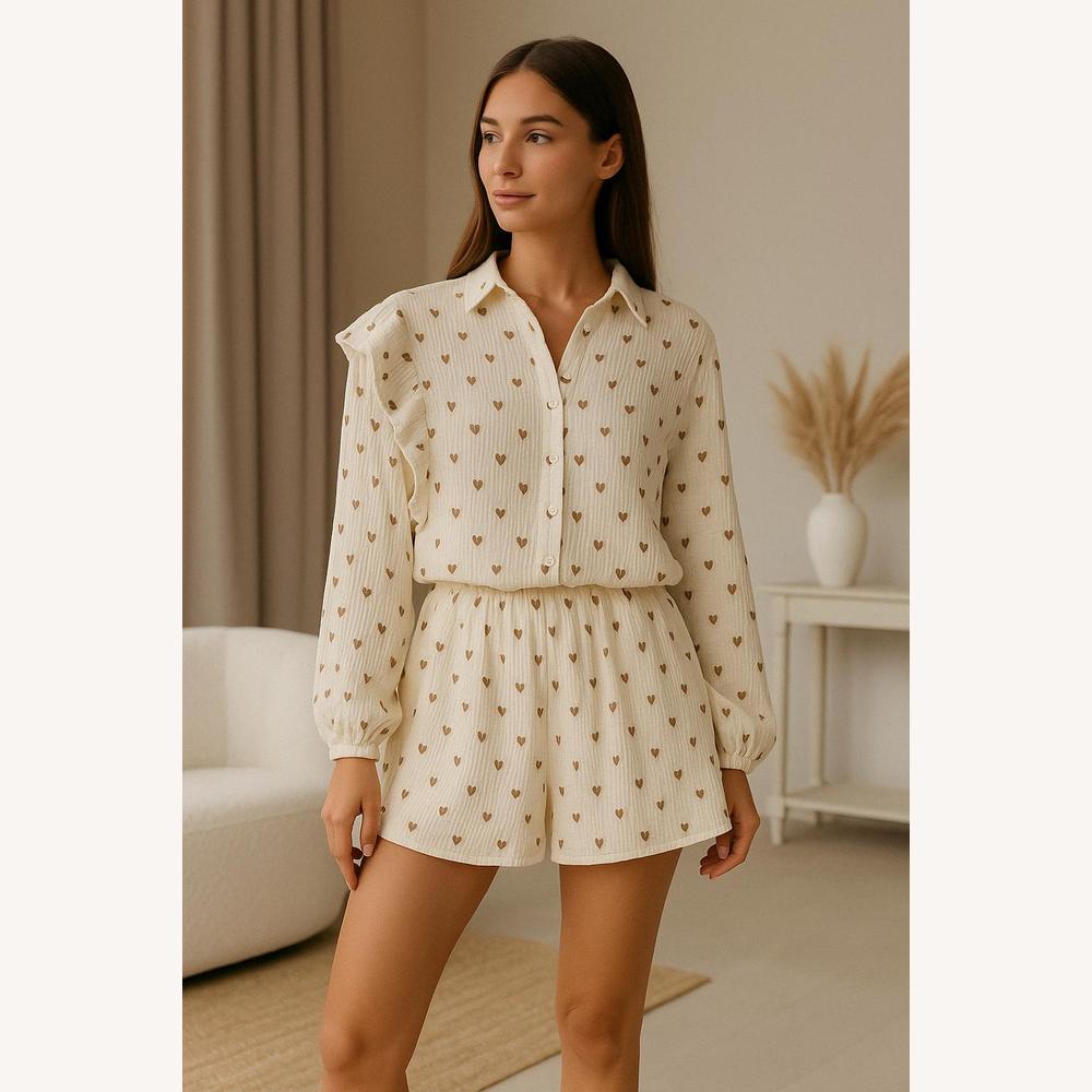Ensemble Femme Imprimé Cœur – Blouse Longue à Volants et Short Fluide Léger pour un Style Tendance