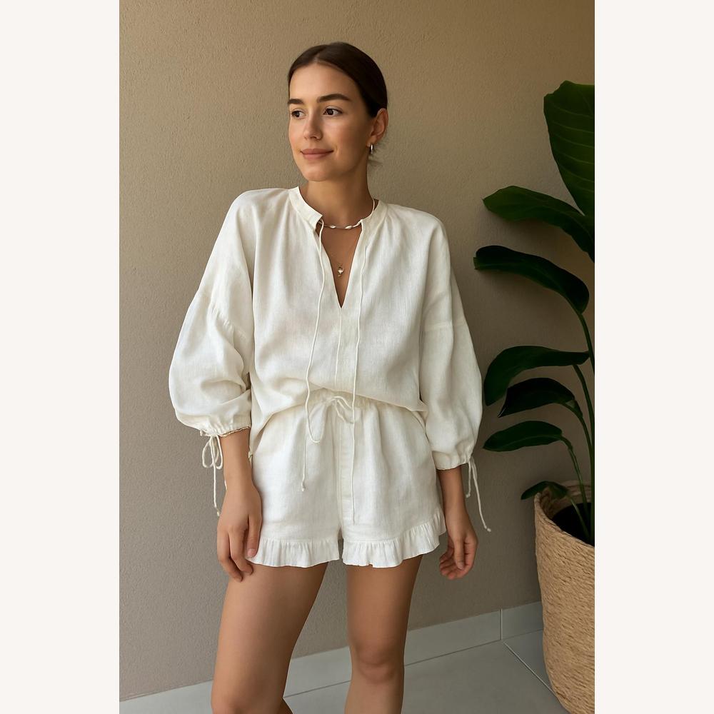 Ensemble Femme en Lin Léger avec Haut Ample à Cordon et Short à Volants – Idéal pour l'Été
