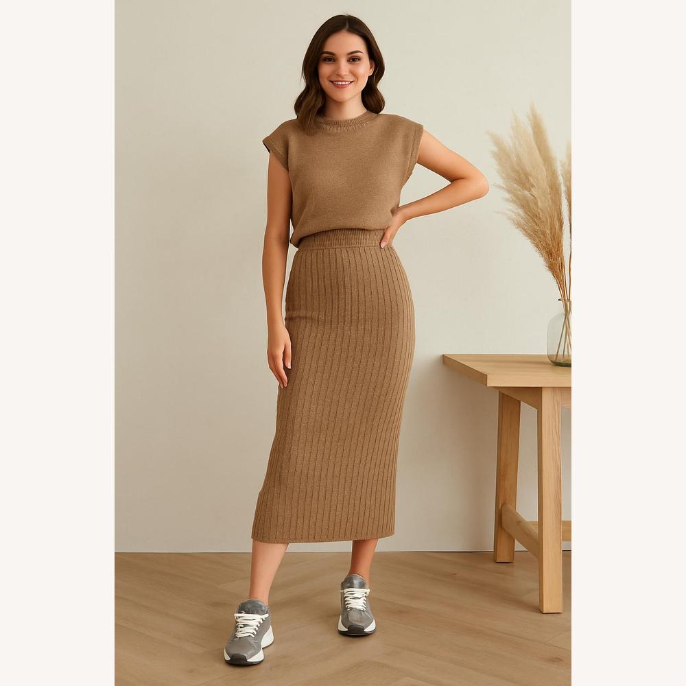 Ensemble Femme en Maille Côtelée – Haut Sans Manches et Jupe Taille Haute Élégante