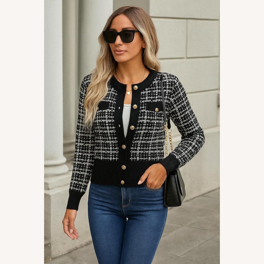 Cardigan Femme Chic en Maille Tweed avec Boutons Dorés – Coupe Ajustée et Motif à Carreaux