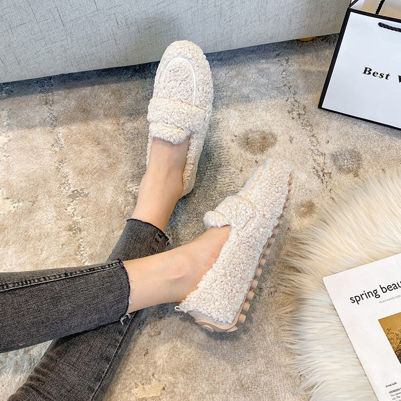 Plush Slippers for Women with Non-Slip Sole – Optimal Comfort for Indoor and Relaxation