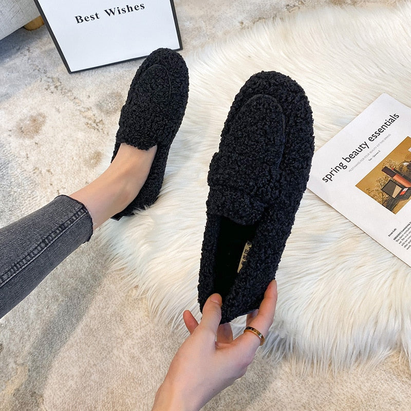 Plush Slippers for Women with Non-Slip Sole – Optimal Comfort for Indoor and Relaxation