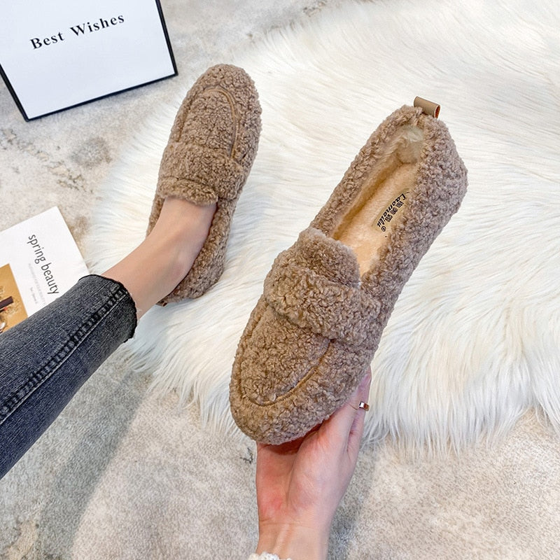 Plush Slippers for Women with Non-Slip Sole – Optimal Comfort for Indoor and Relaxation