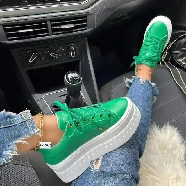 Leather platform shoes for women with thick heel and ergonomic design – Casual and semi-formal style