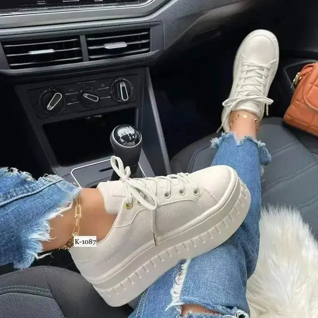 Leather platform shoes for women with thick heel and ergonomic design – Casual and semi-formal style