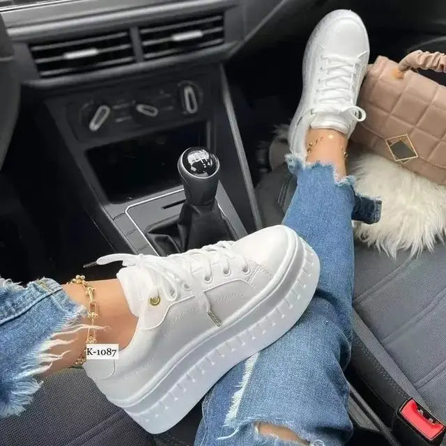 Leather platform shoes for women with thick heel and ergonomic design – Casual and semi-formal style