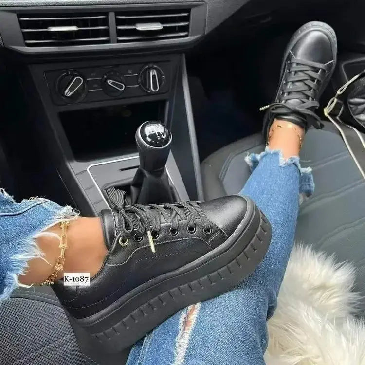 Leather platform shoes for women with thick heel and ergonomic design – Casual and semi-formal style