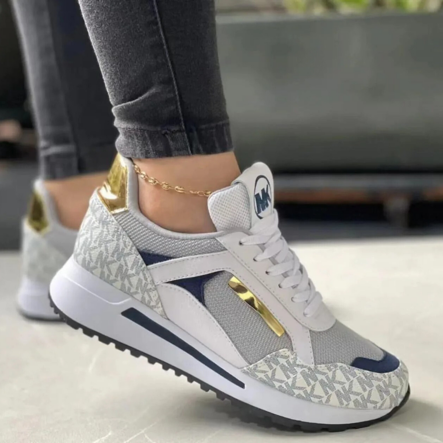 Elegant women's shoes with non-slip rubber sole and cushioning for optimal comfort