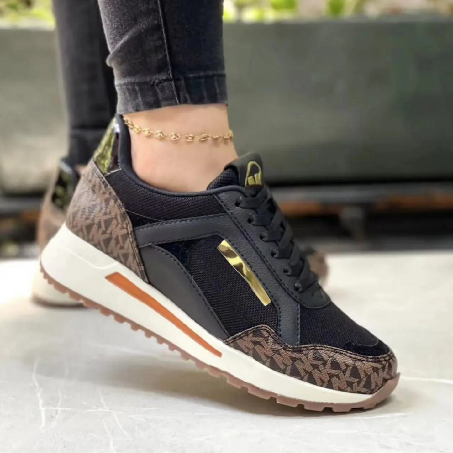 Elegant women's shoes with non-slip rubber sole and cushioning for optimal comfort