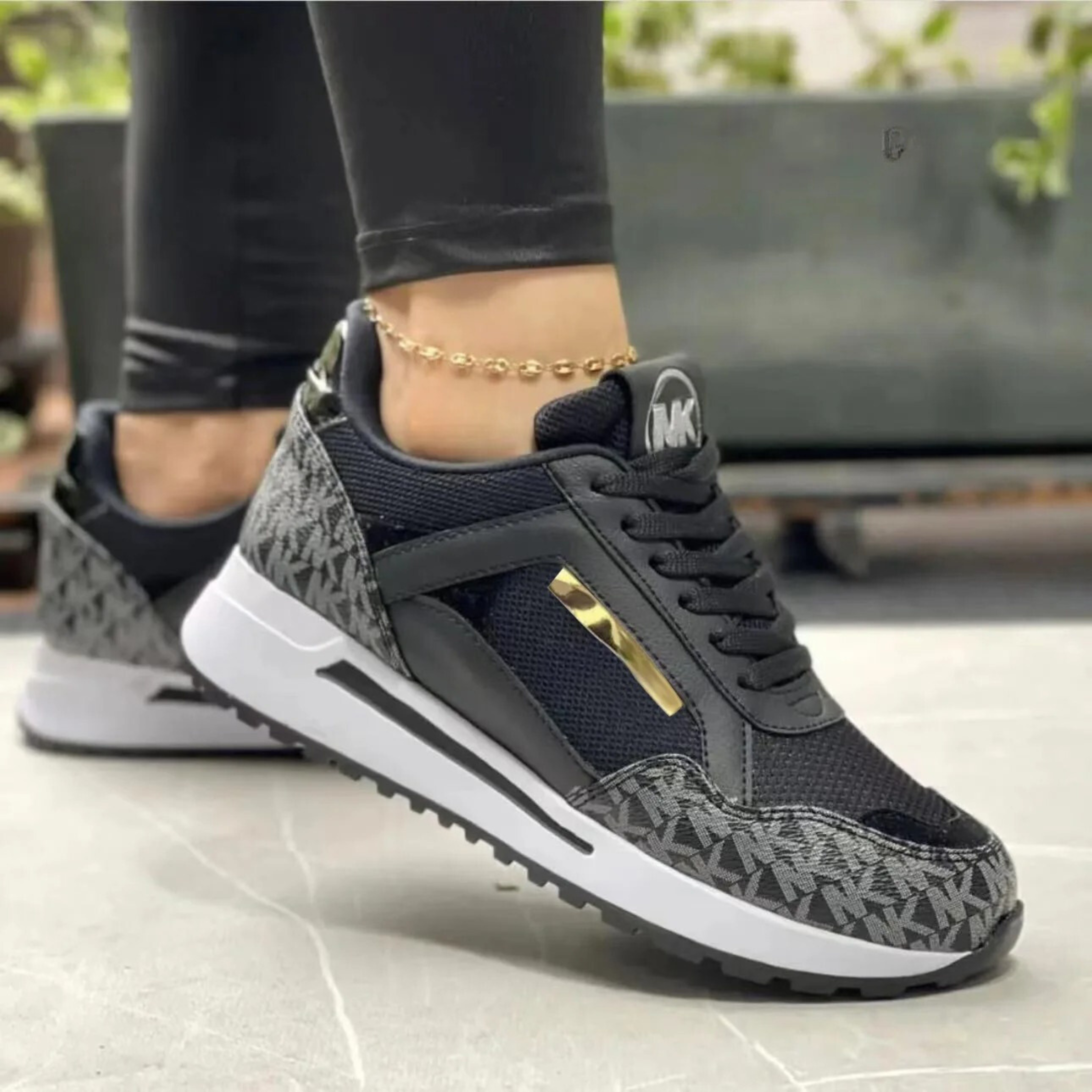 Elegant women's shoes with non-slip rubber sole and cushioning for optimal comfort