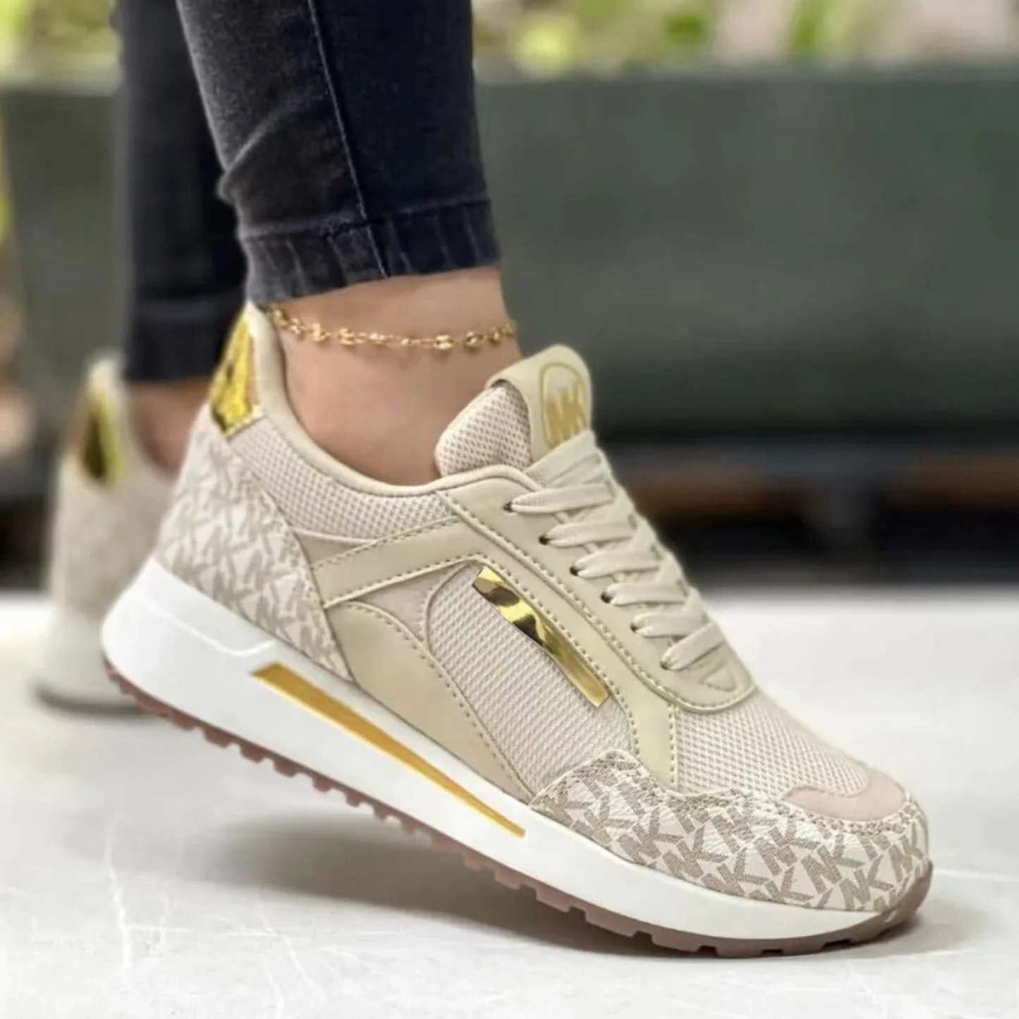 Elegant women's shoes with non-slip rubber sole and cushioning for optimal comfort