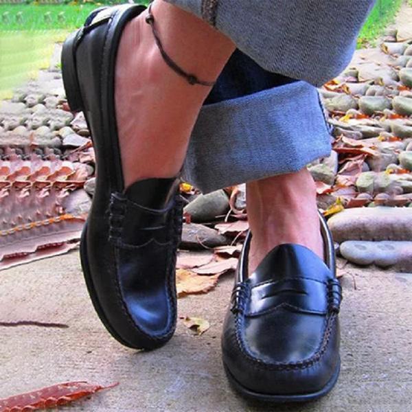Orthopedic shoes for women with ergonomic design and breathable insole