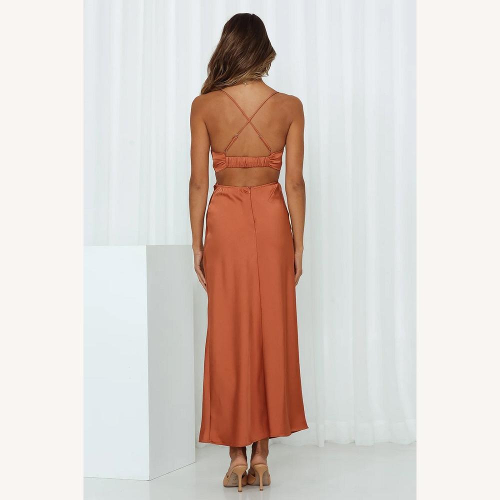 Elegant and Flowing Evening Dress for Women – Sophisticated Design in Airy Fabric