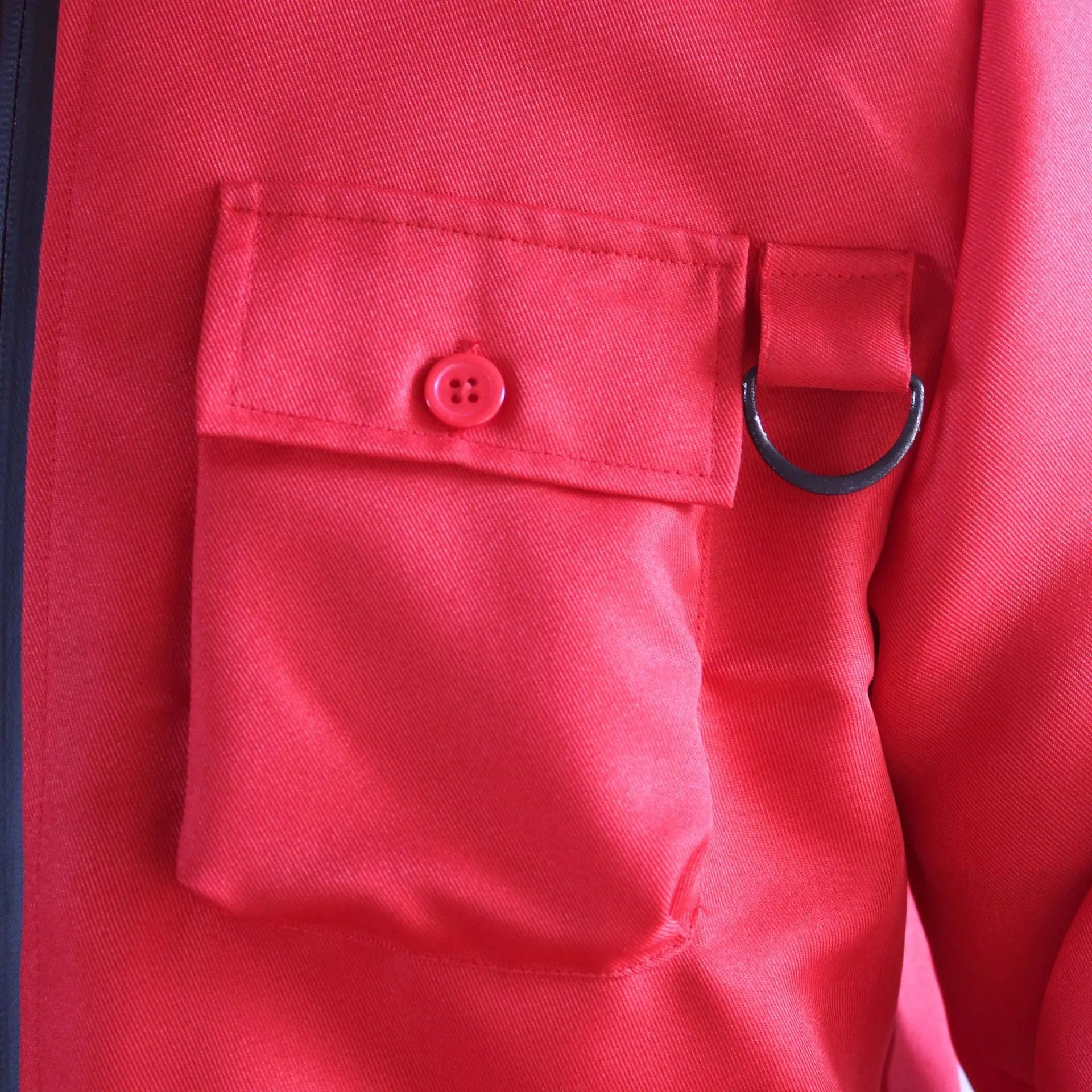 Costume Cosplay de Calamar Rouge Complète – Ajustement Confortable, Tissu Durable, Pour Événements Thématiques et Halloween