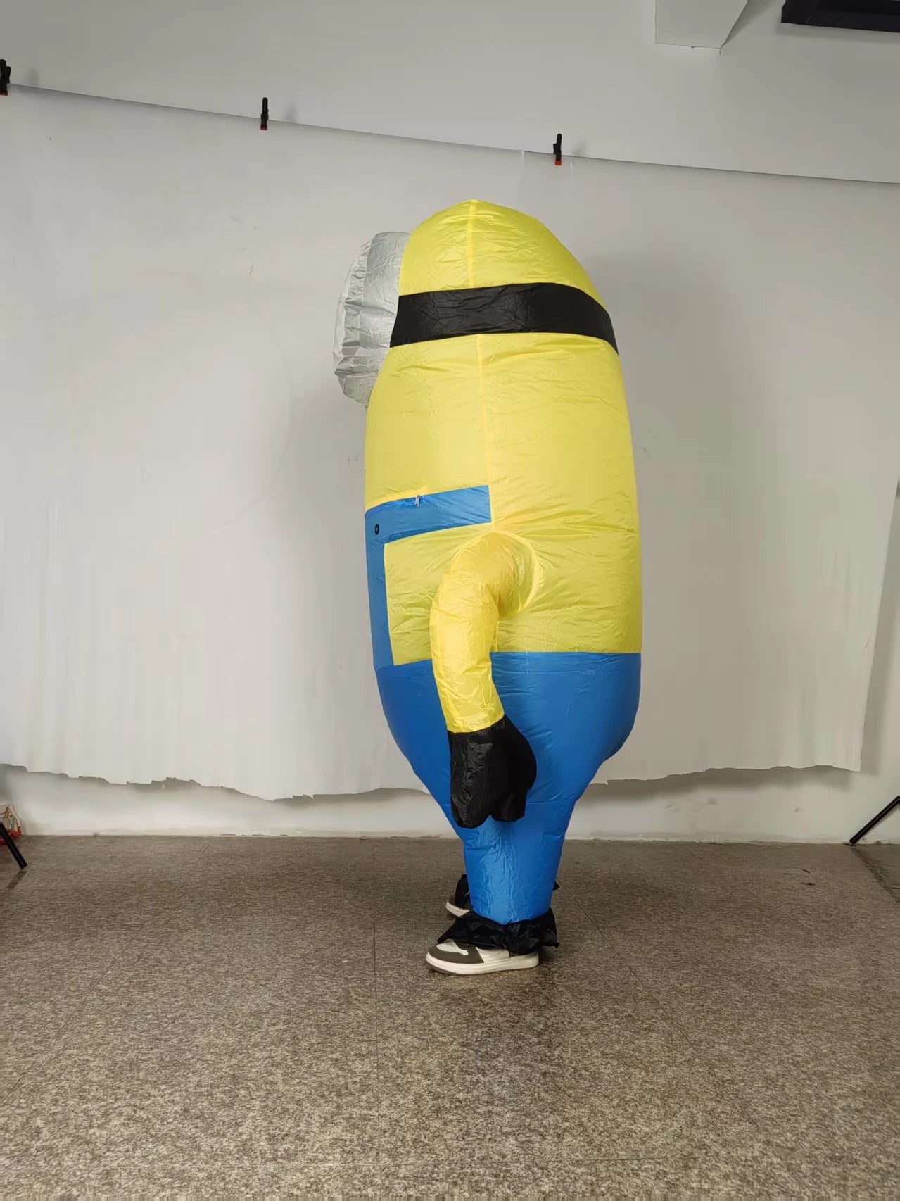 Unisex Inflatable Minion Costume for Adults – Ideal for Halloween and Themed Parties