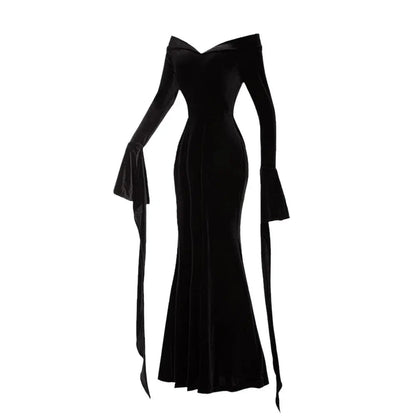 Black Gothic Costume for Halloween 2025 – Dress with White Collar and Elegant Silhouette