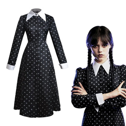 Black Gothic Costume for Halloween 2025 – Dress with White Collar and Elegant Silhouette