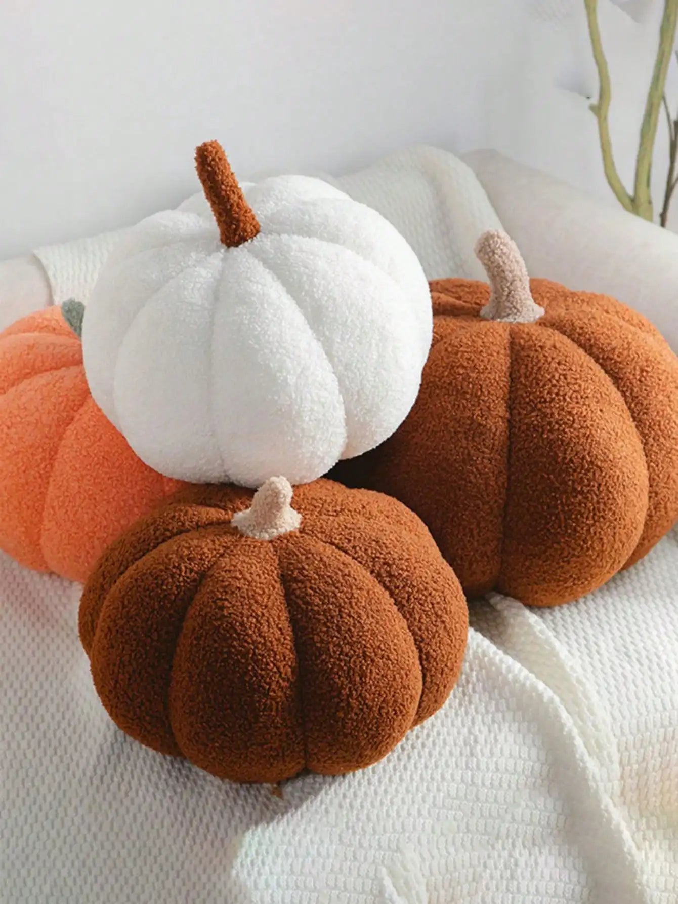 Coussin en Forme de Citrouille en Sherpa et Boucle – Décoration Automnale et Halloween pour Enfants