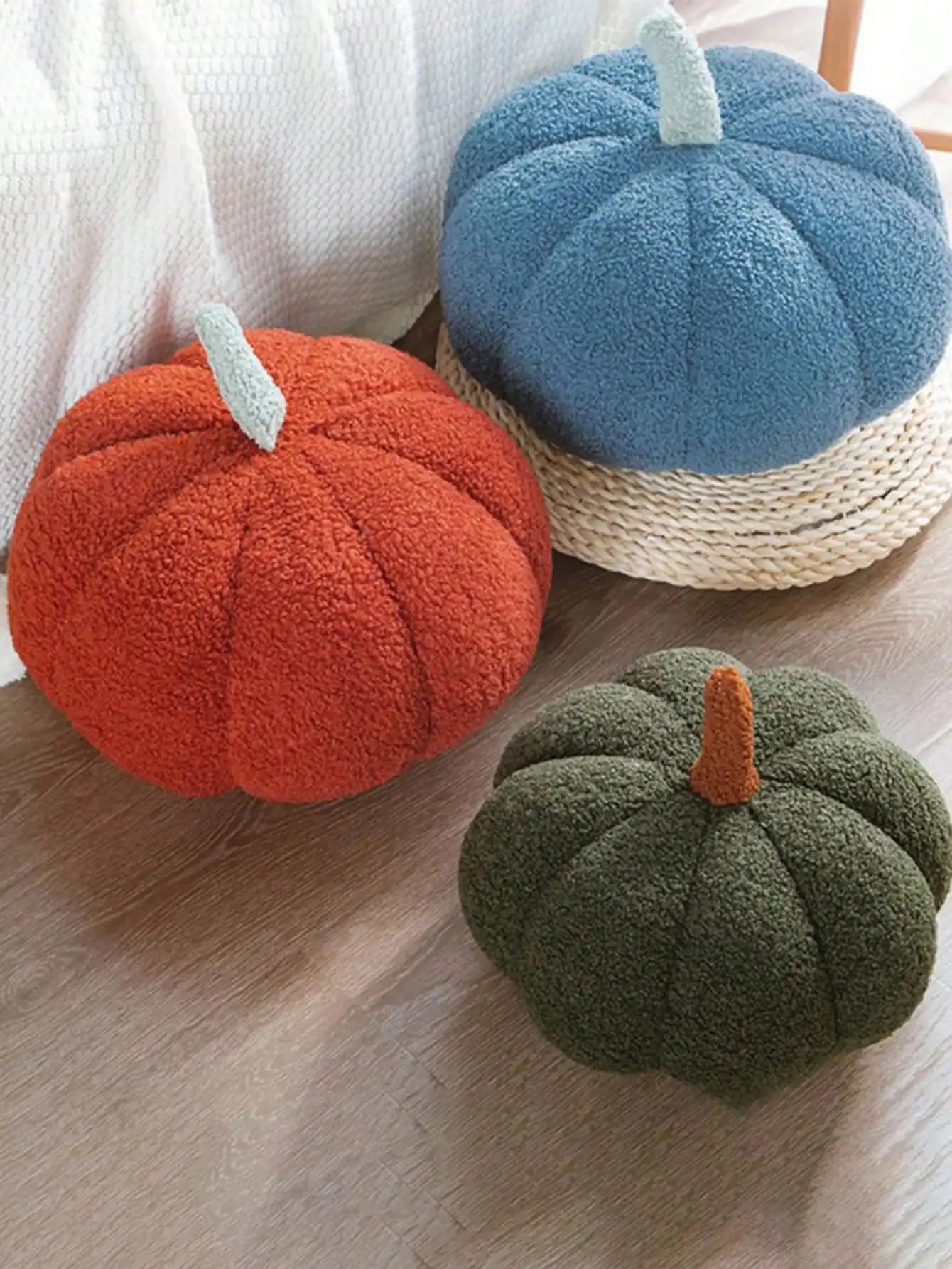 Coussin en Forme de Citrouille en Sherpa et Boucle – Décoration Automnale et Halloween pour Enfants