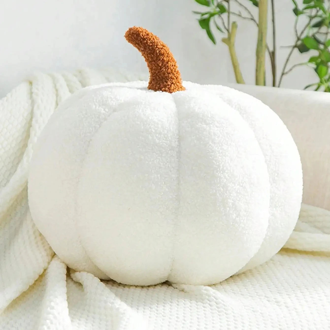 Pumpkin-Shaped Sherpa and Loop Cushion – Autumn and Halloween Decoration for Children