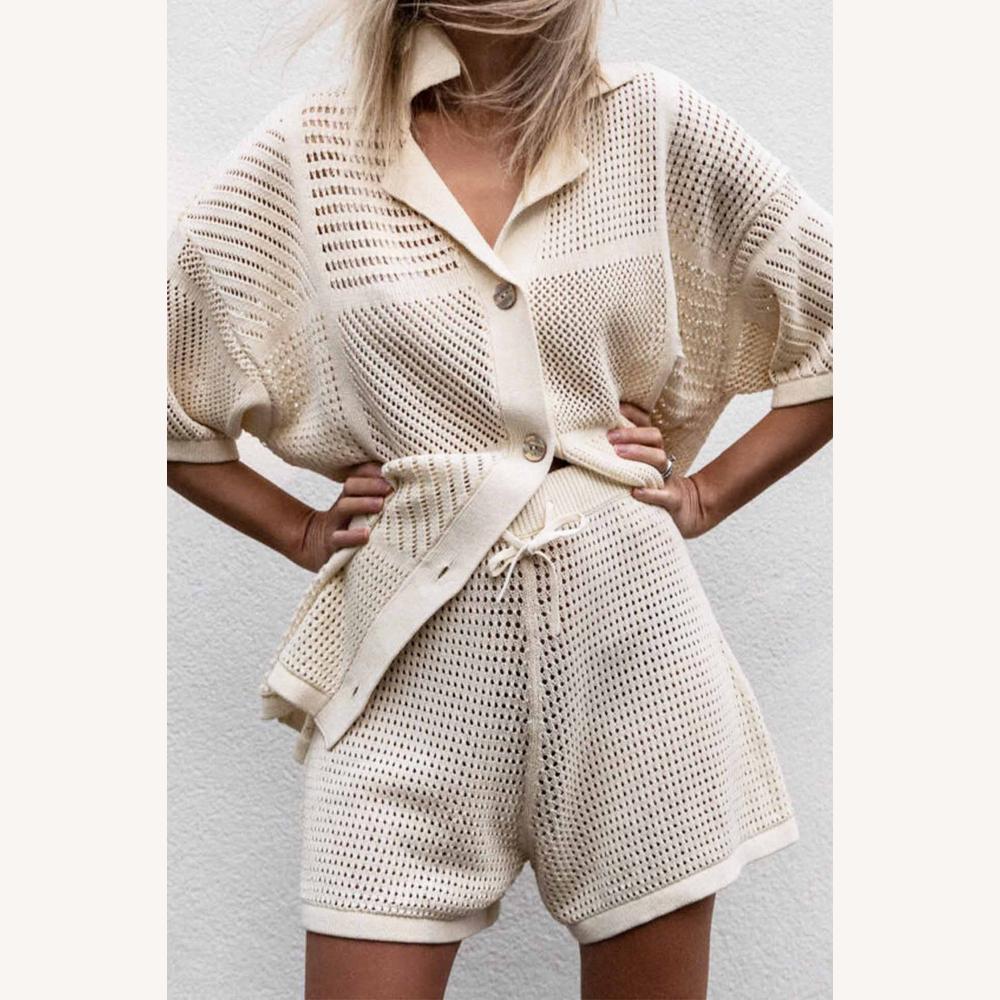 Ensemble Femme Deux-Pièces en Crochet Aéré avec Chemise Boutonnée et Short à Cordon – Chic et Léger
