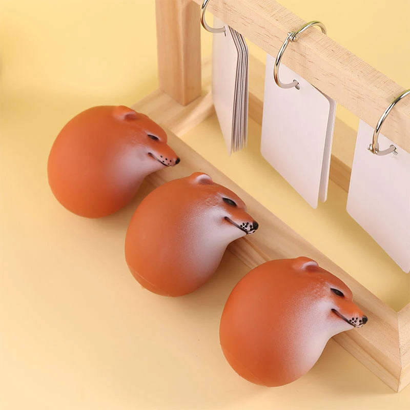 Décor de Bureau en Forme d'Oeuf Shiba Inu Souple - Objet de Détente Amusant pour le Bureau à Domicile