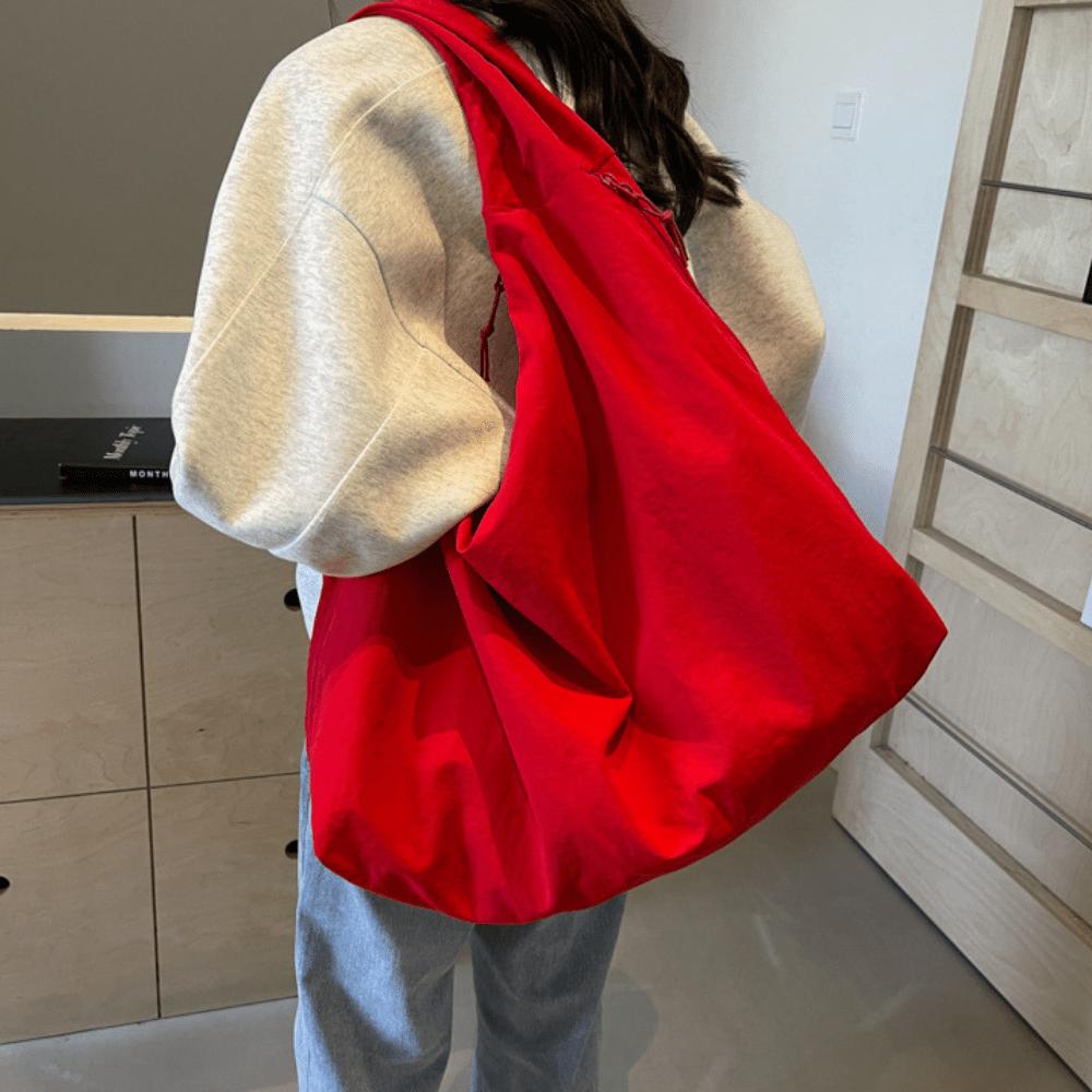 Ultra Large Women's Hobo Bag in Recycled Nylon – Practical and Eco-Friendly Bag with Pockets and Comfortable Shoulder Strap