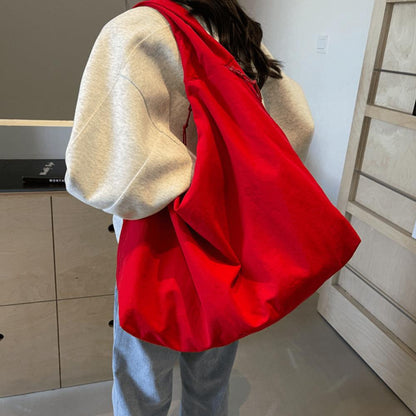 Ultra Large Women's Hobo Bag in Recycled Nylon – Practical and Eco-Friendly Bag with Pockets and Comfortable Shoulder Strap