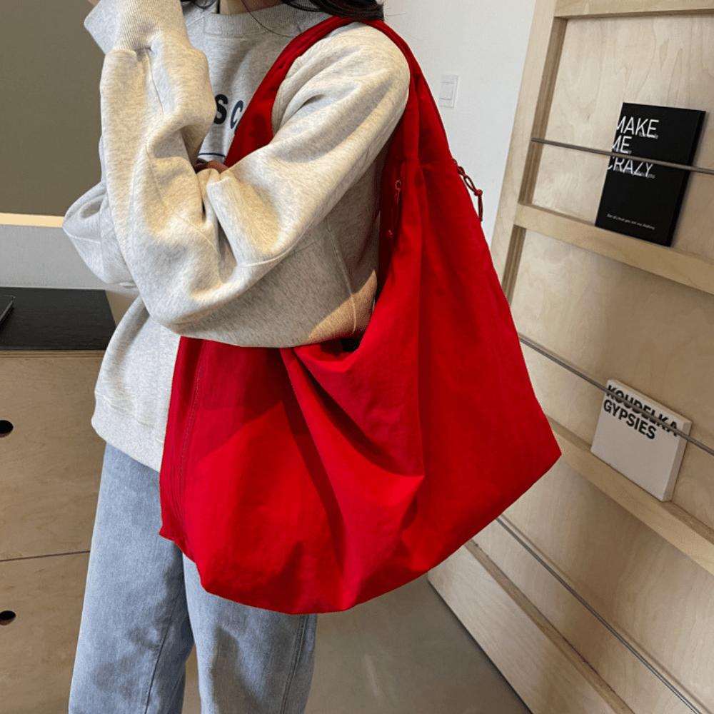 Ultra Large Women's Hobo Bag in Recycled Nylon – Practical and Eco-Friendly Bag with Pockets and Comfortable Shoulder Strap