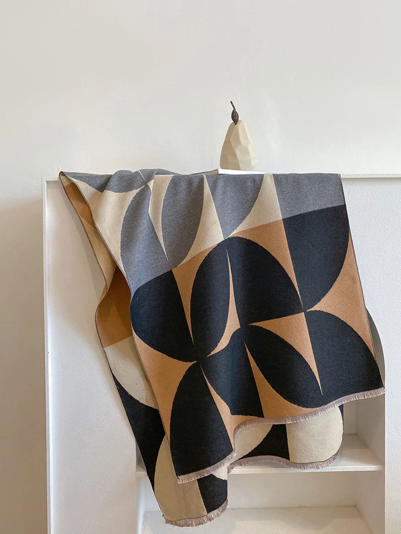 Écharpe Femme Oversize Réversible en Tissu Doux avec Motif Géométrique 4
