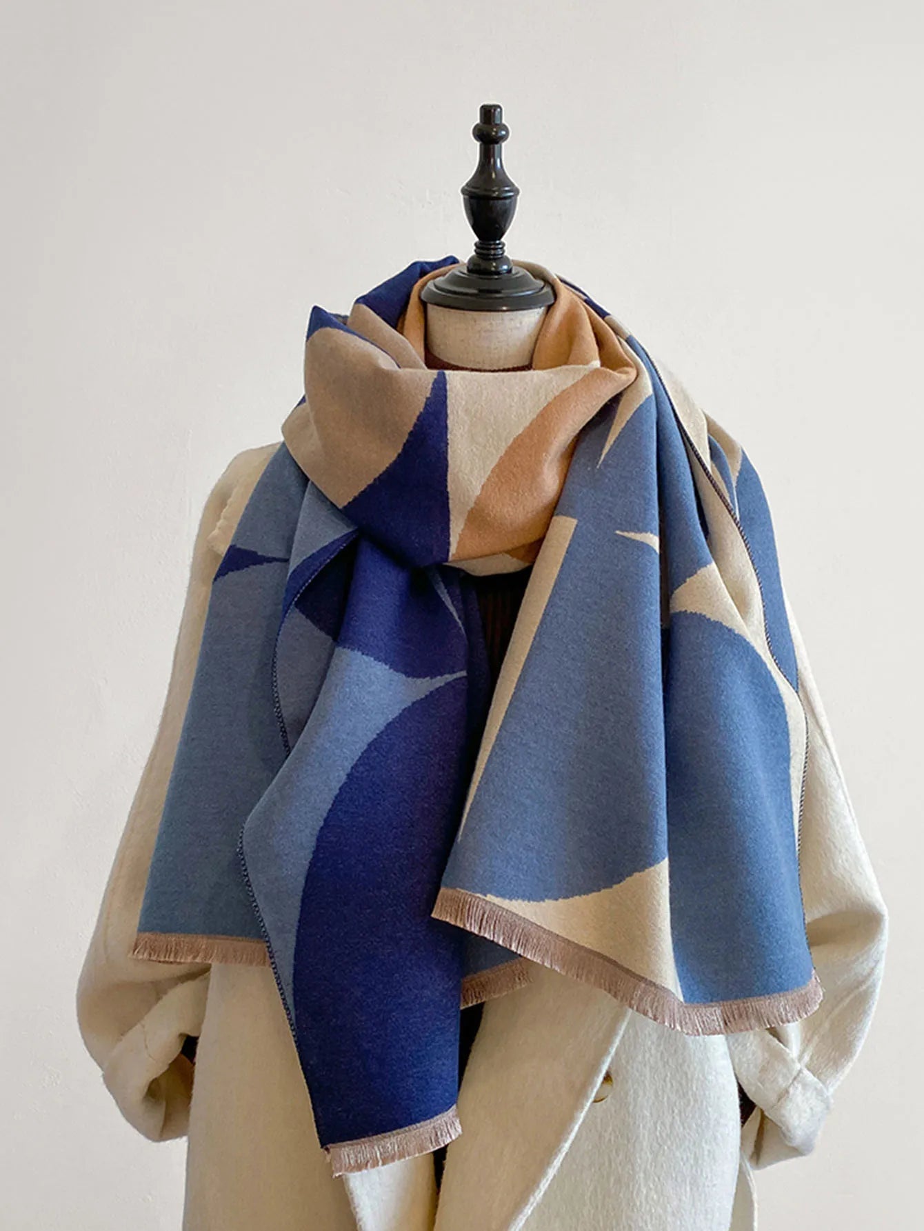 Écharpe Femme Oversize Réversible en Tissu Doux avec Motif Géométrique 9