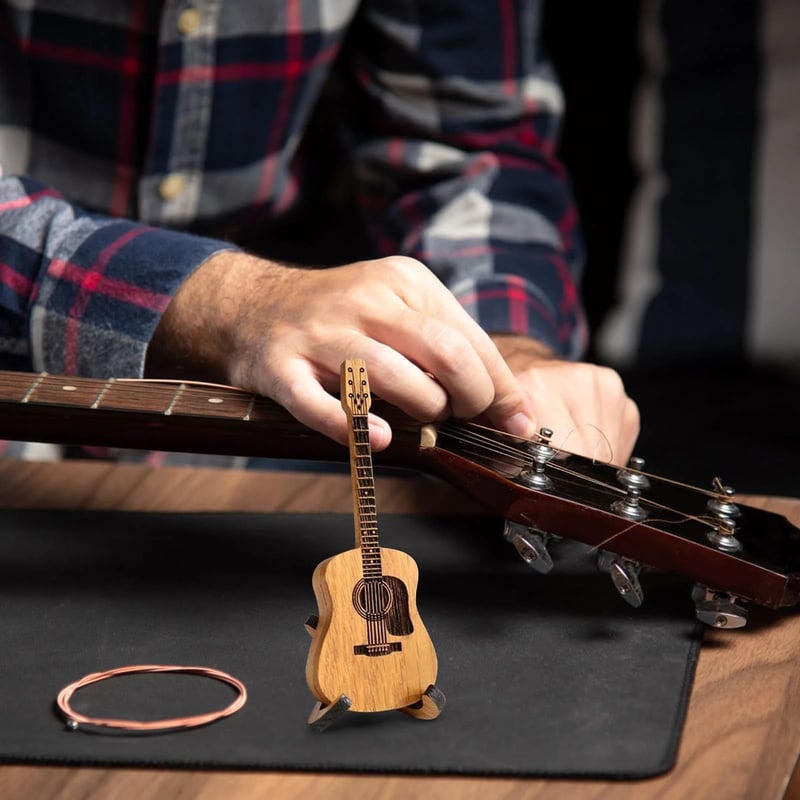 Étui en Bois Naturel pour Médiators de Guitare – Compact et Pratique, Capacité jusqu'à 8 Médiators, Idéal pour Musiciens