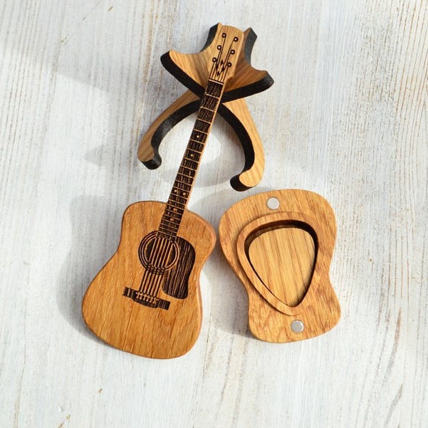 Natural Wood Case for Guitar Picks – Compact and Practical, Holds up to 8 Picks, Ideal for Musicians