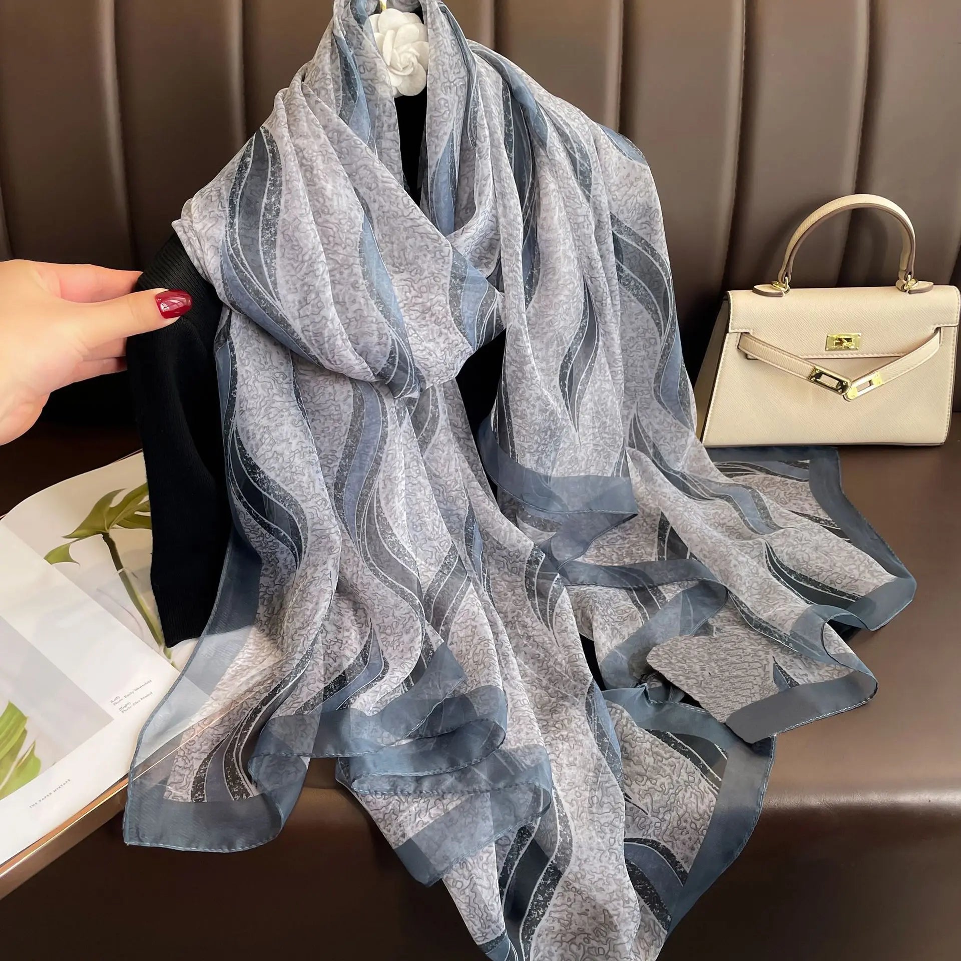 Foulard en Soie Femme Luxe avec Motifs Floraux - Écharpe Rectangulaire Élégante en Soie Douce 180x70 cm 10