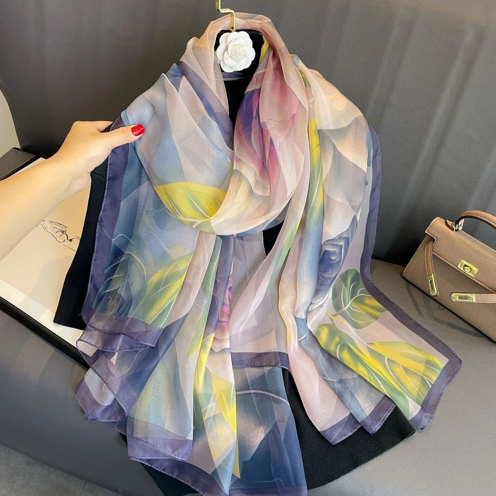 Foulard en Soie Femme Luxe avec Motifs Floraux - Écharpe Rectangulaire Élégante en Soie Douce 180x70 cm 4