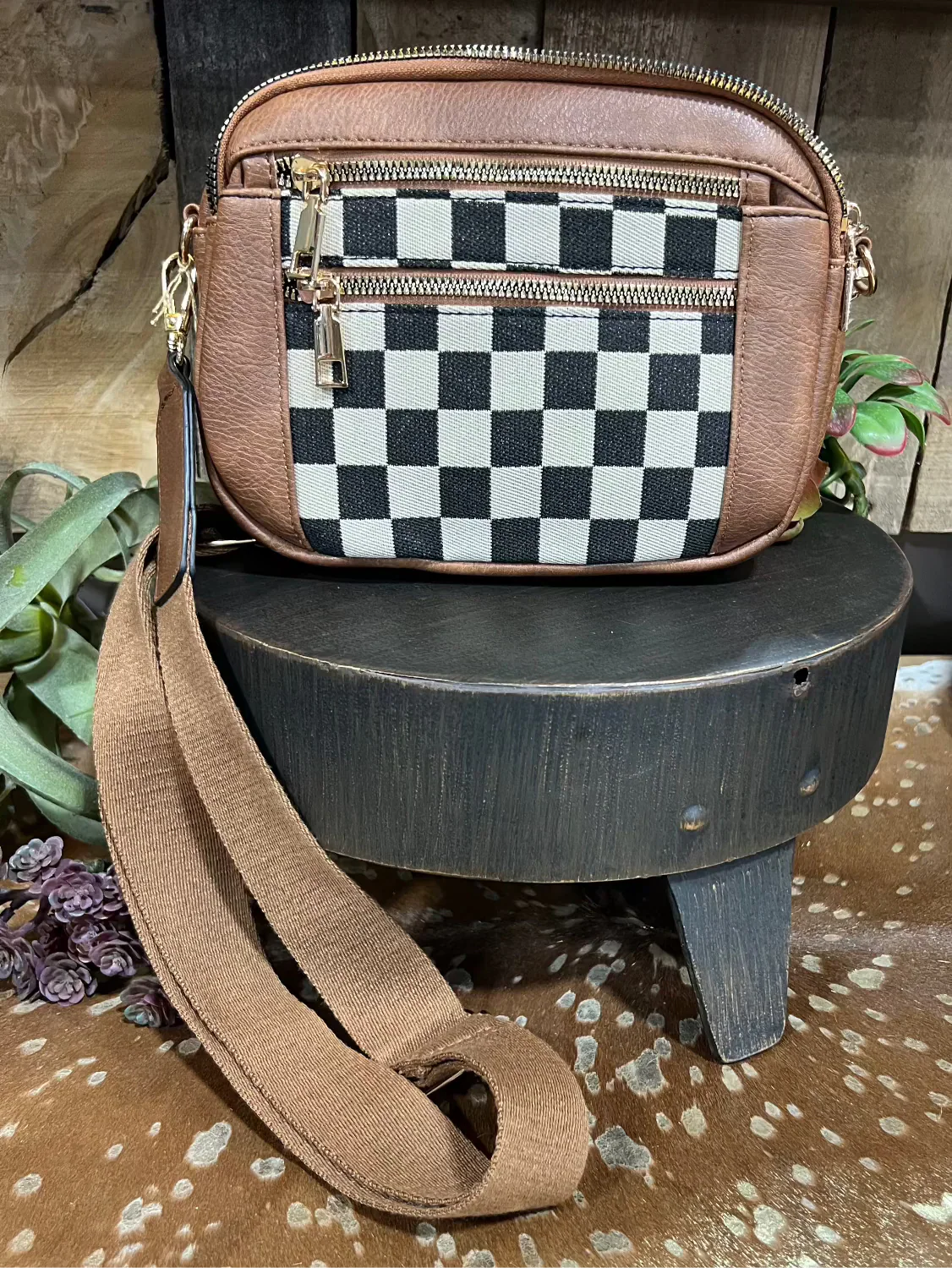 Elegant and Practical Women's Checkered Handbag with Adjustable Shoulder Strap – Black and White 30x25x10 cm