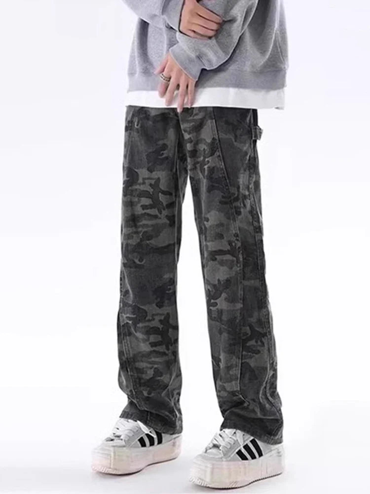 Oversized Cargo Jeans for Men with Camouflage Details and Multiple Pockets