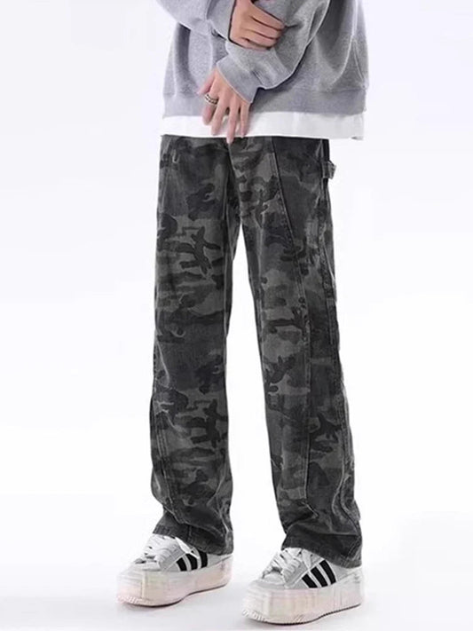 Oversized Cargo Jeans for Men with Camouflage Details and Multiple Pockets