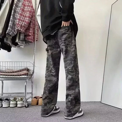 Oversized Cargo Jeans for Men with Camouflage Details and Multiple Pockets
