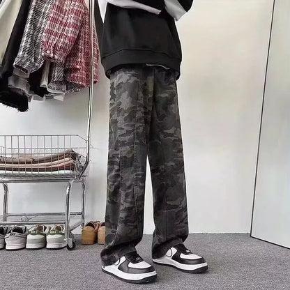 Oversized Cargo Jeans for Men with Camouflage Details and Multiple Pockets