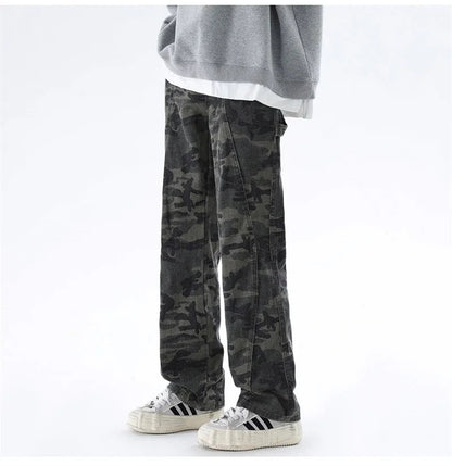 Oversized Cargo Jeans for Men with Camouflage Details and Multiple Pockets