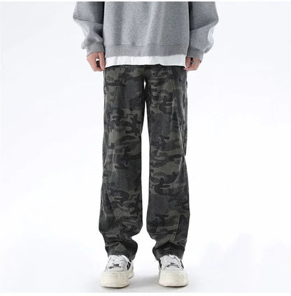 Oversized Cargo Jeans for Men with Camouflage Details and Multiple Pockets