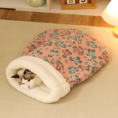 Soft Plush Self-Heating Cat Bed – Comfortable Nest for Small Pets