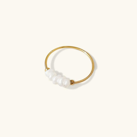 Women's 18 Carat Gold Ring with Freshwater Pearls One Size