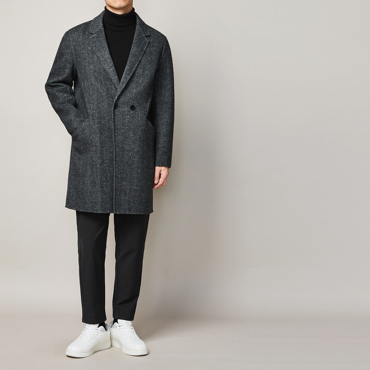 Mid-thigh wool coat for men with lapel collar - Timeless elegance