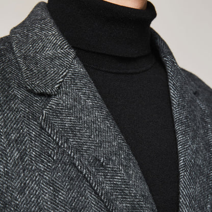 Mid-thigh wool coat for men with lapel collar - Timeless elegance