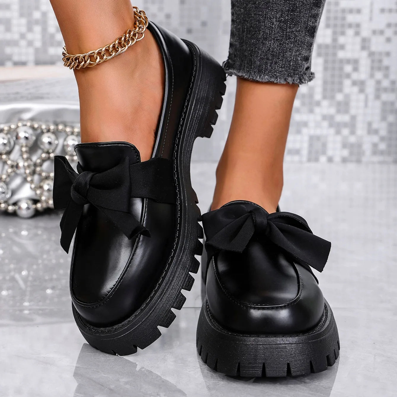 Women’s patent leather loafers with thick sole – Elegance and comfort for everyday wear